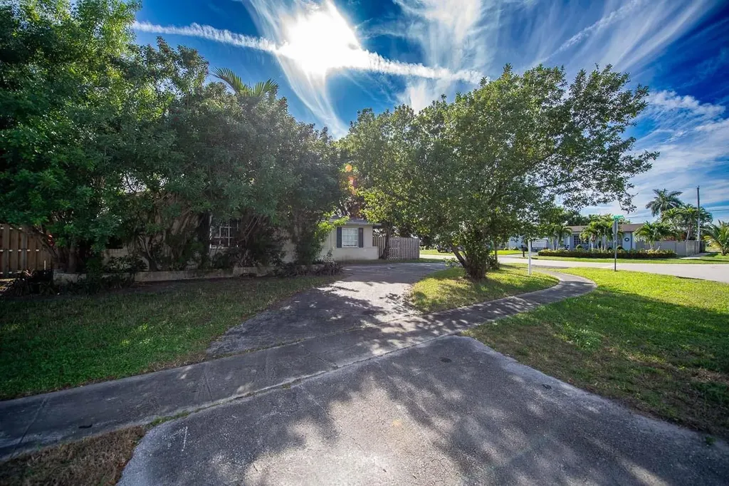 9370 NW 25th Court Sunrise FL 33322