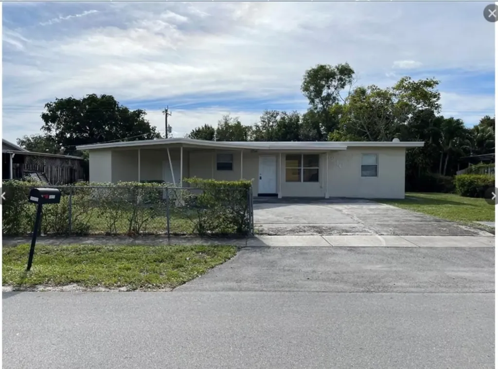 6240 SW 39th Court Davie FL 33314