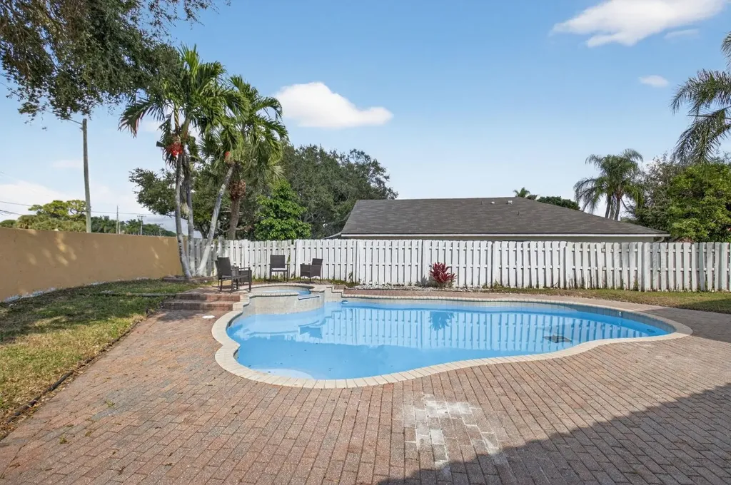 1023 Fairfax Circle Boynton Beach FL 33436