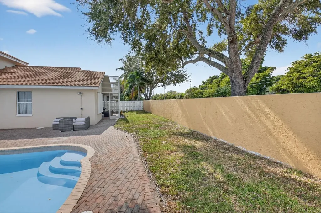 1023 Fairfax Circle Boynton Beach FL 33436