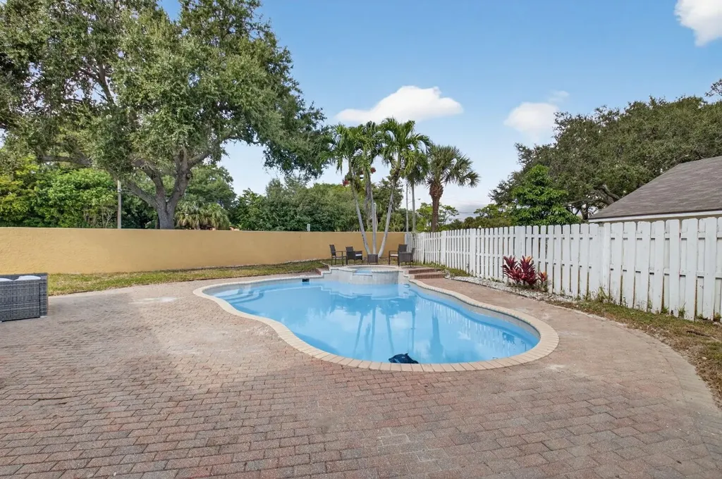 1023 Fairfax Circle Boynton Beach FL 33436