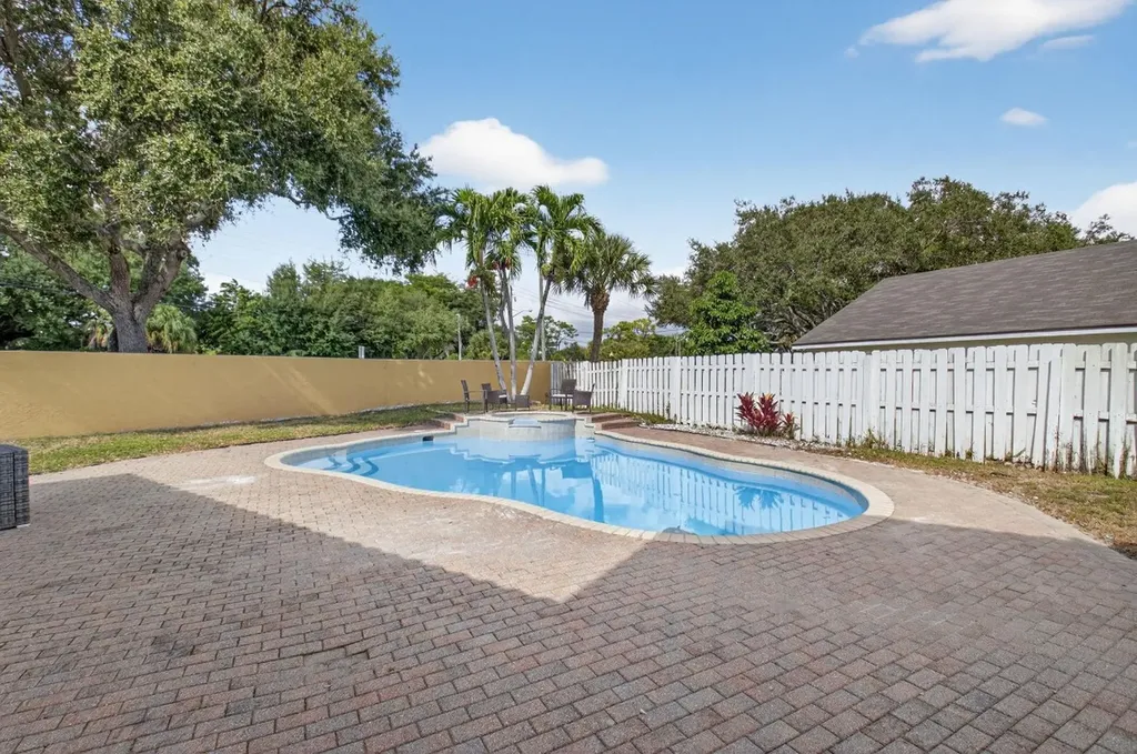 1023 Fairfax Circle Boynton Beach FL 33436