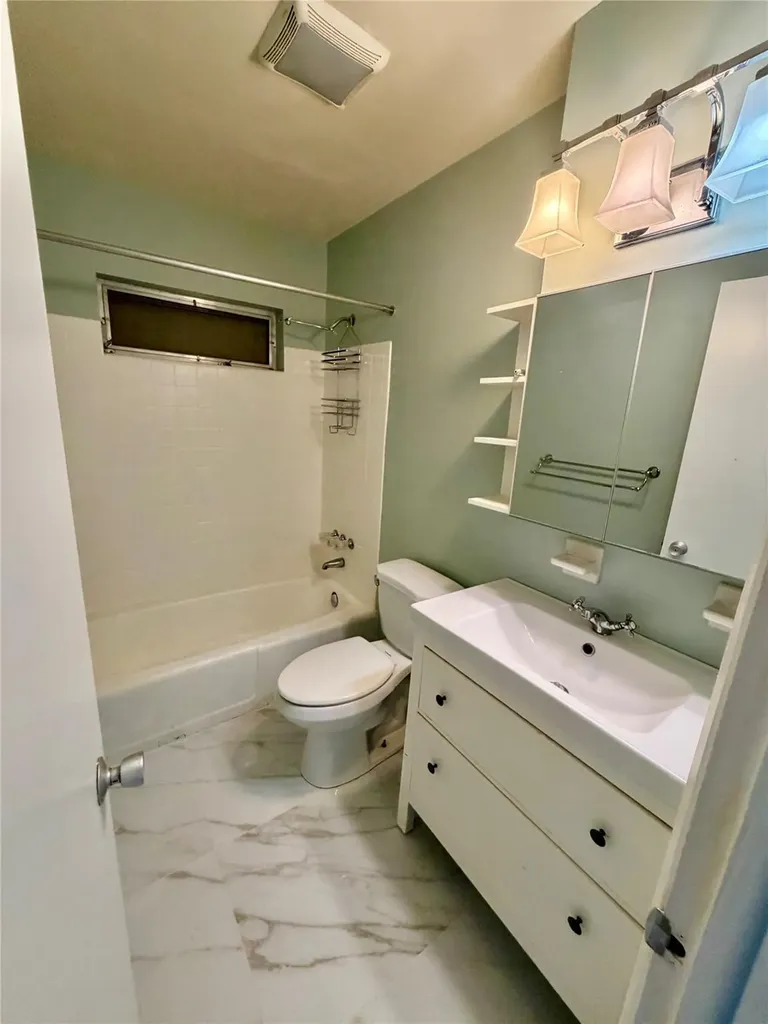4541 NE 6th Terrace Deerfield Beach FL 33064