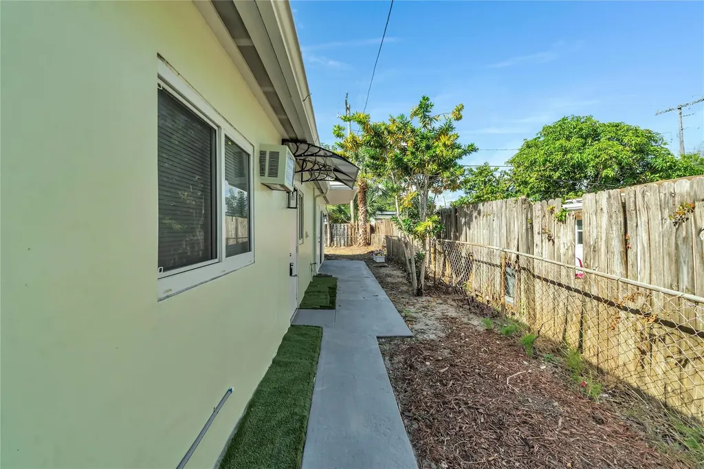 4541 NE 6th Terrace Deerfield Beach FL 33064