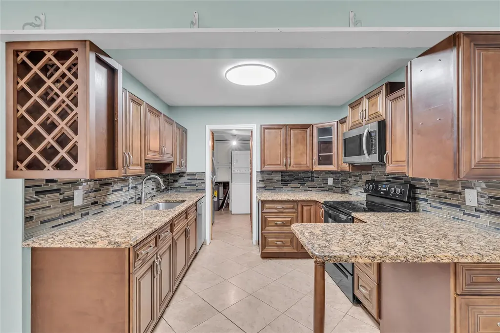 4541 NE 6th Terrace Deerfield Beach FL 33064