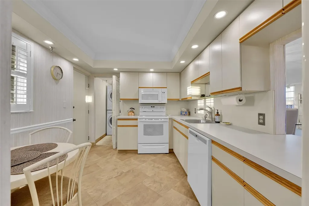 5340 NW 2nd Avenue Boca Raton FL 33487