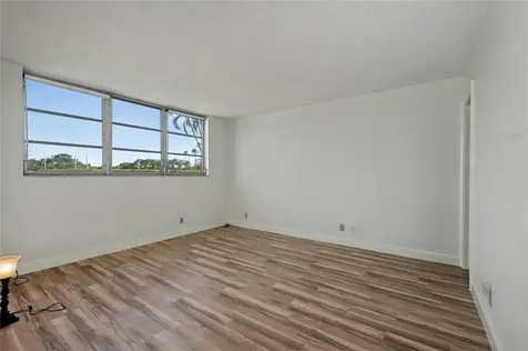 9320 S Hollybrook Lake Drive Pembroke Pines FL 33025