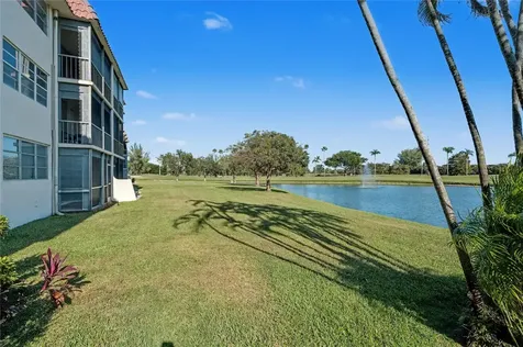 9320 S Hollybrook Lake Drive Pembroke Pines FL 33025
