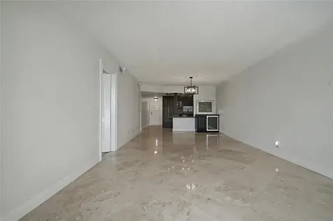 9320 S Hollybrook Lake Drive Pembroke Pines FL 33025