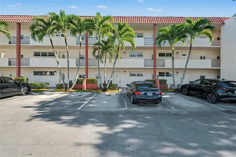 9320 S Hollybrook Lake Drive Pembroke Pines FL 33025