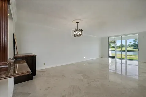 9320 S Hollybrook Lake Drive Pembroke Pines FL 33025
