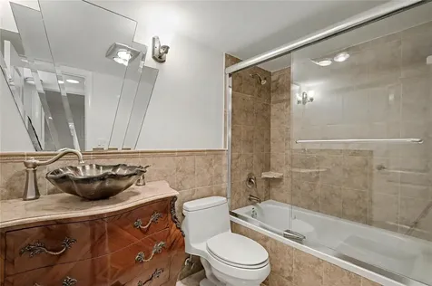 9320 S Hollybrook Lake Drive Pembroke Pines FL 33025