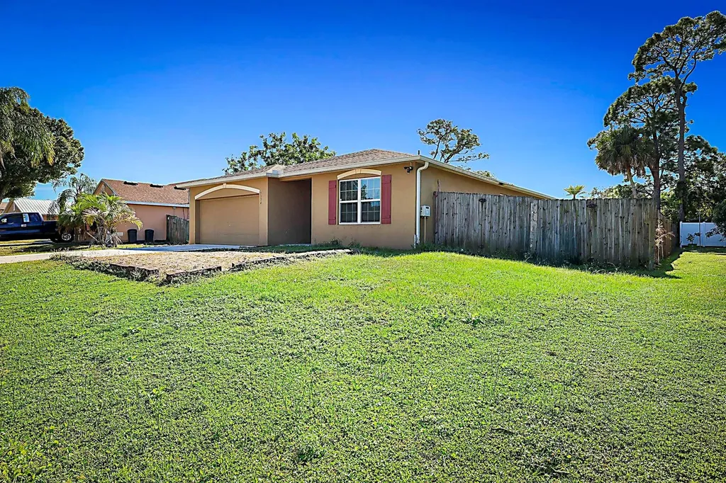 1174 SW Goodman Avenue Port St Lucie FL 34953