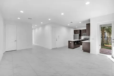 6947 Pines Circle Coconut Creek FL 33073