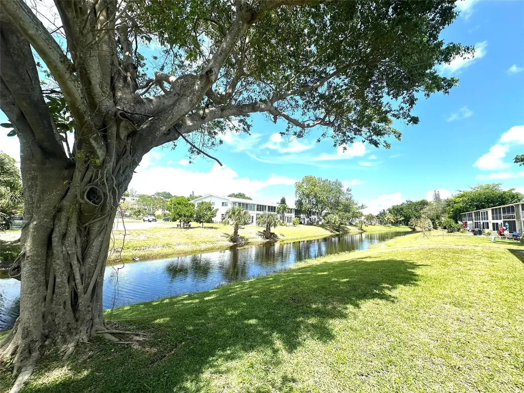 84 Markham E Deerfield Beach FL 33442