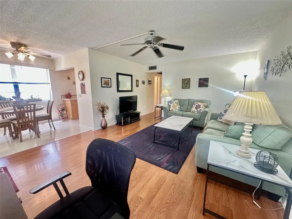84 Markham E Deerfield Beach FL 33442
