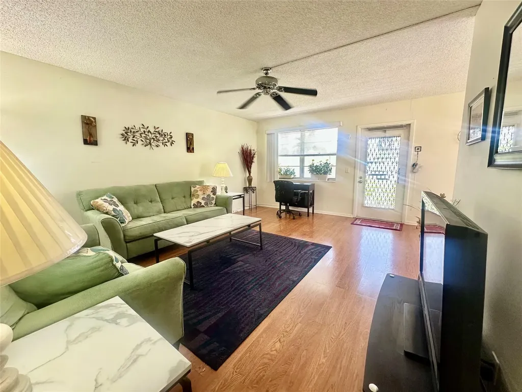 84 Markham E Deerfield Beach FL 33442