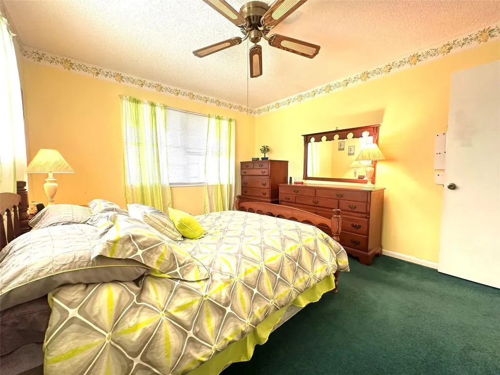 84 Markham E Deerfield Beach FL 33442