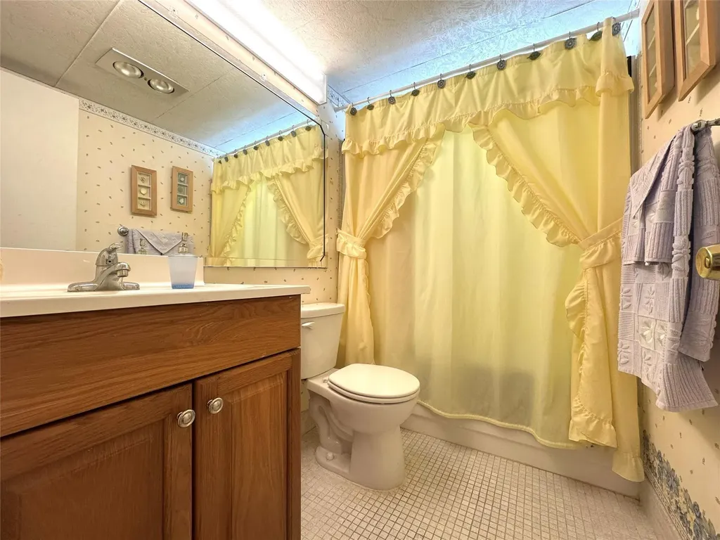 84 Markham E Deerfield Beach FL 33442