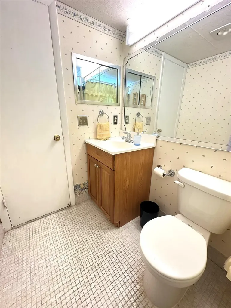 84 Markham E Deerfield Beach FL 33442