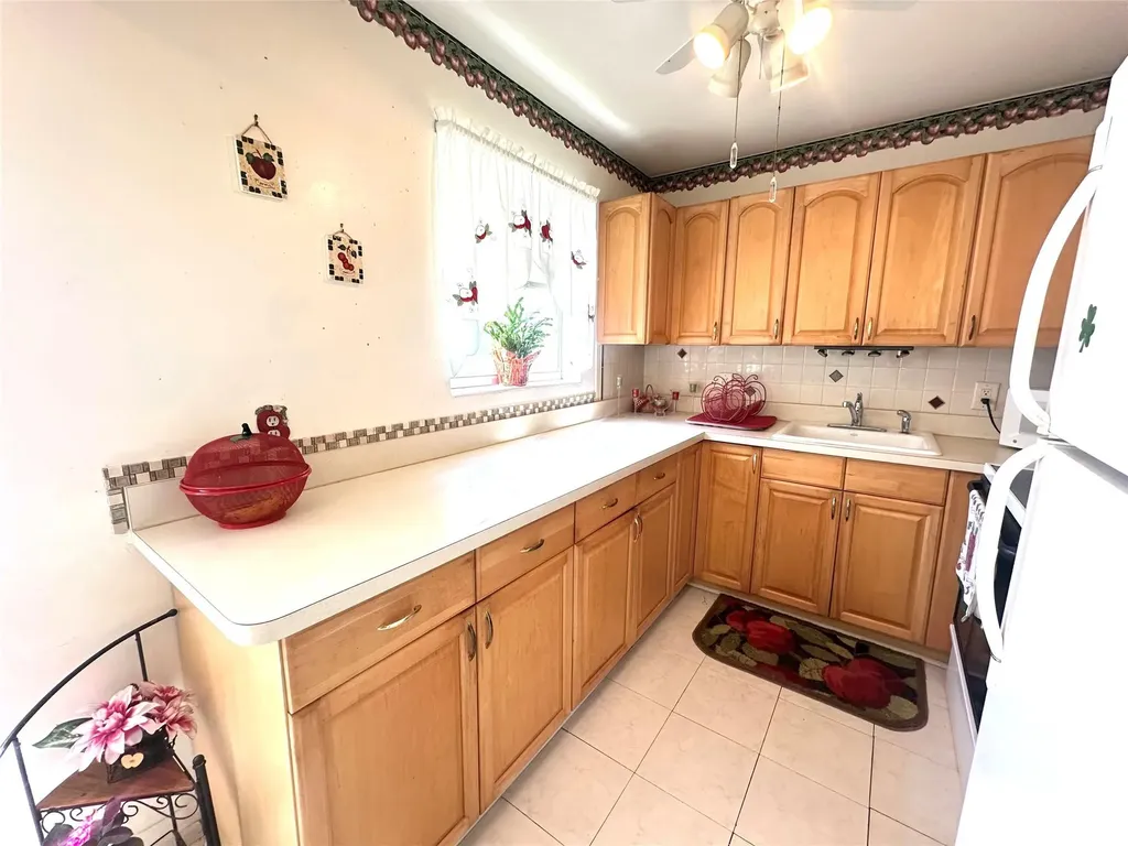 84 Markham E Deerfield Beach FL 33442