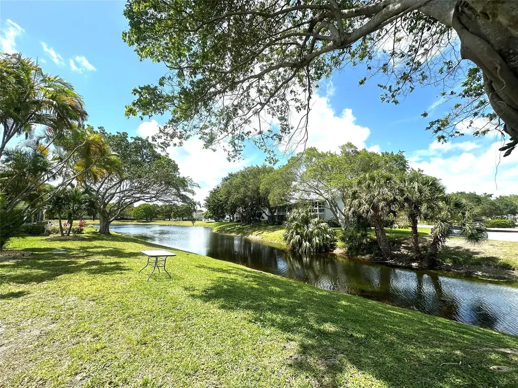 84 Markham E Deerfield Beach FL 33442
