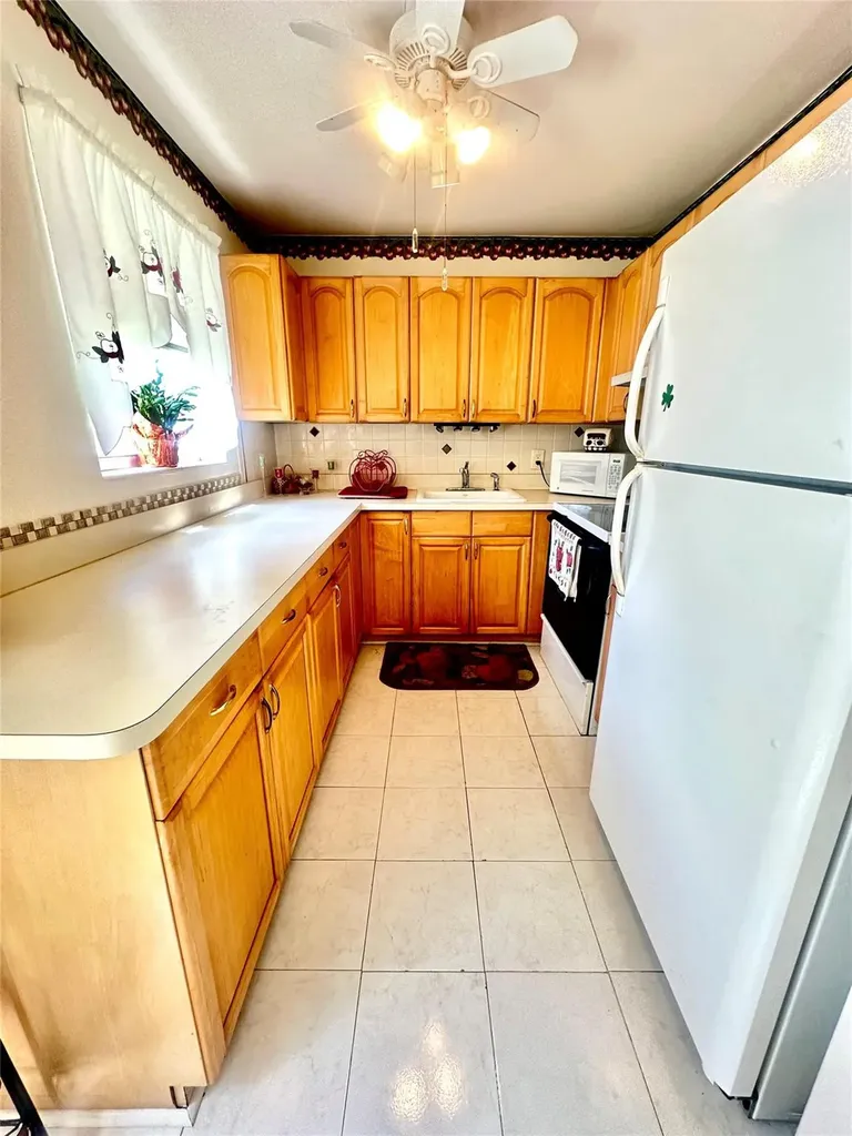84 Markham E Deerfield Beach FL 33442