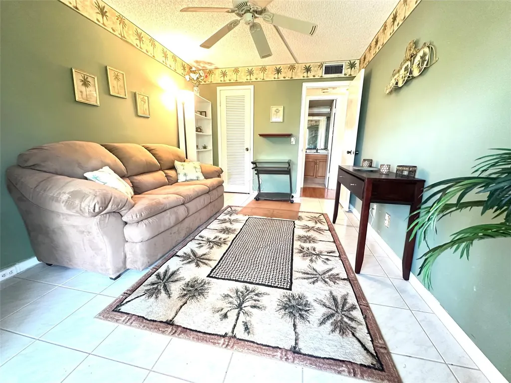 84 Markham E Deerfield Beach FL 33442