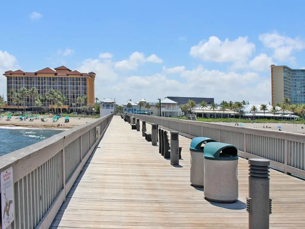 84 Markham E Deerfield Beach FL 33442