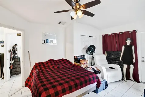 7456 W 34th Court Hialeah FL 33018