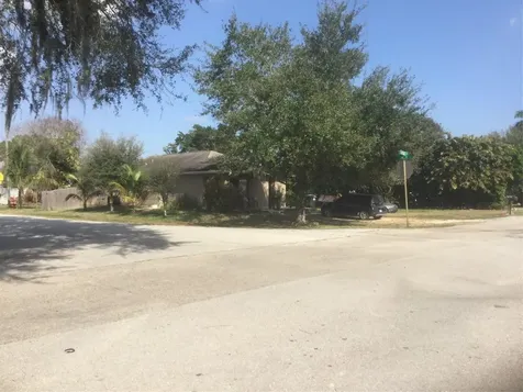 299 Avenue L Moore Haven FL 33471