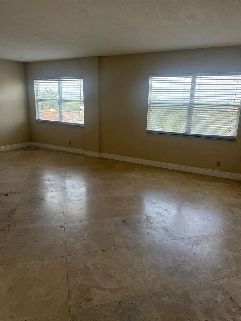 2555 NE 11th Street Fort Lauderdale FL 33304