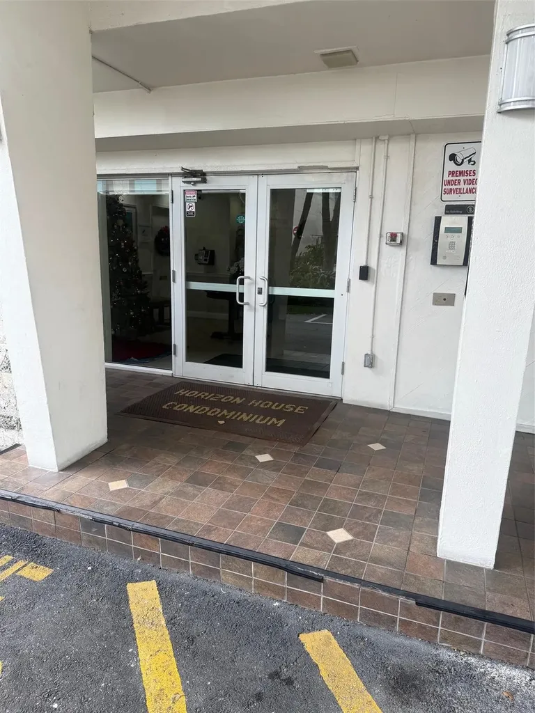 2555 NE 11th Street Fort Lauderdale FL 33304