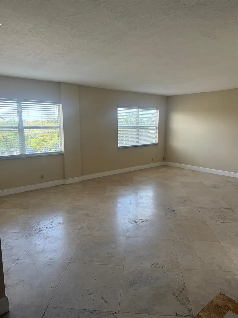 2555 NE 11th Street Fort Lauderdale FL 33304