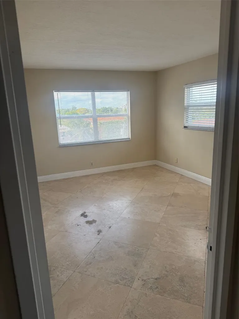 2555 NE 11th Street Fort Lauderdale FL 33304