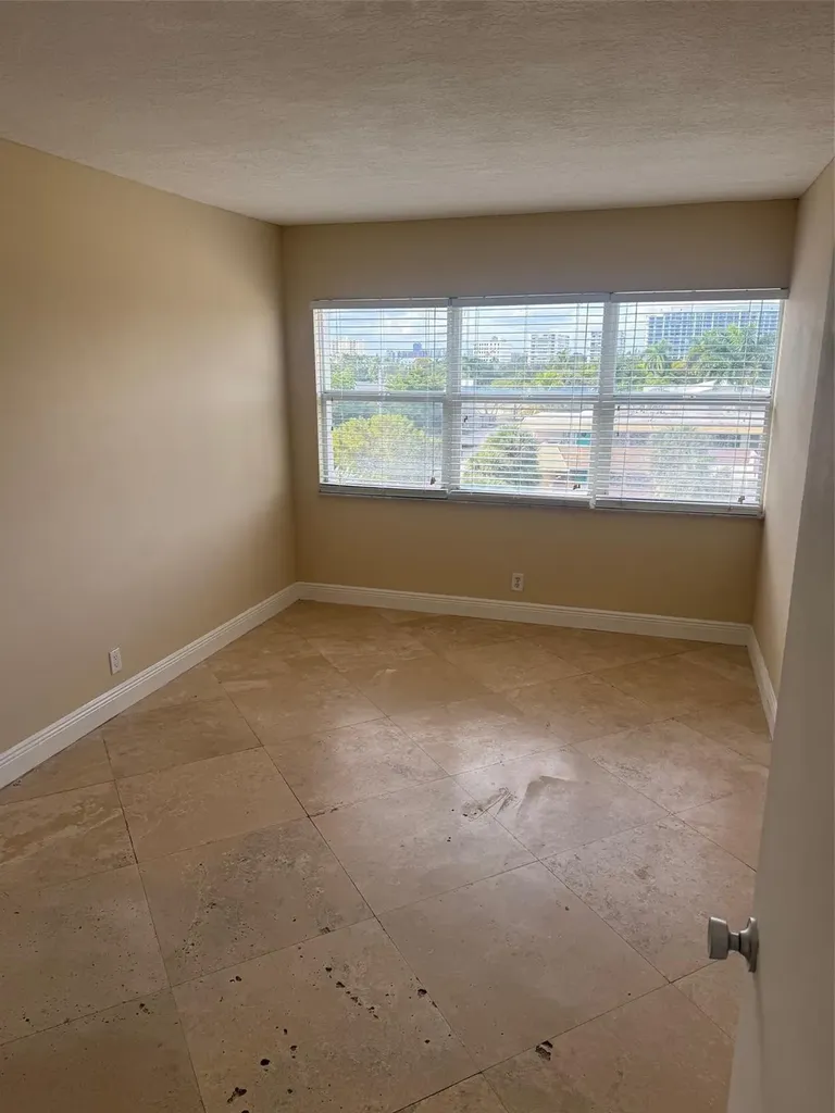 2555 NE 11th Street Fort Lauderdale FL 33304