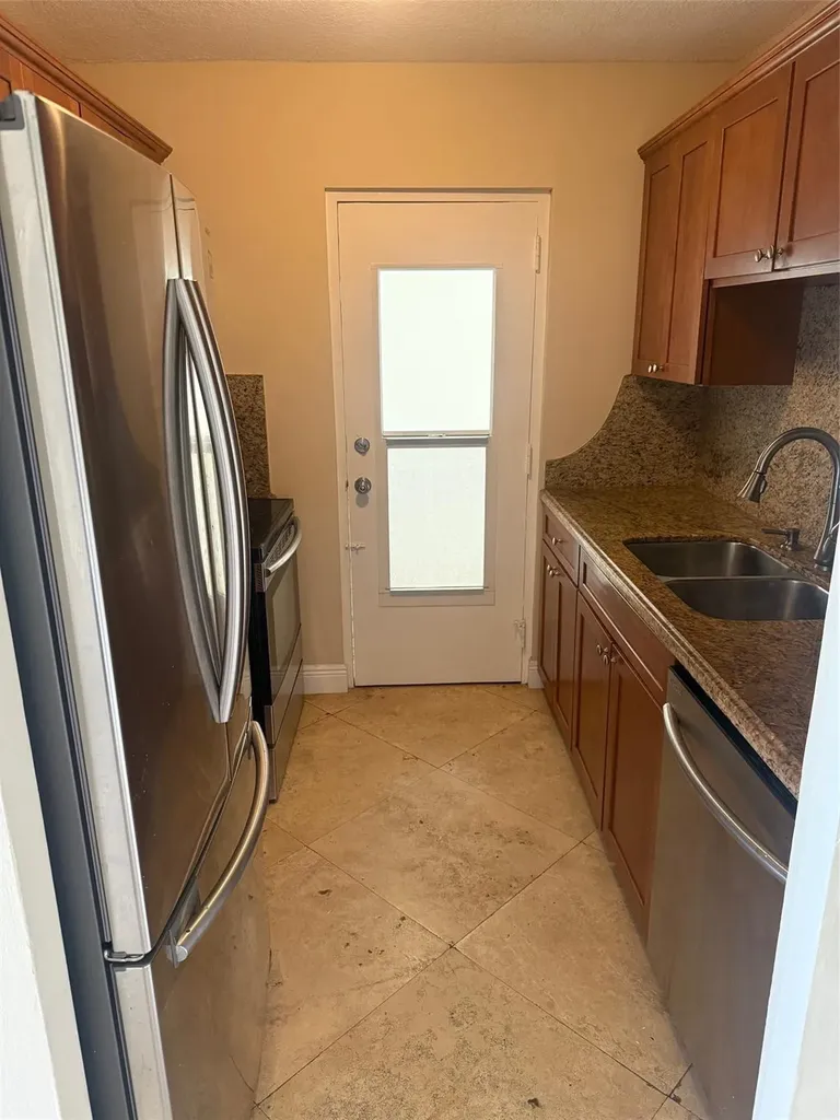2555 NE 11th Street Fort Lauderdale FL 33304