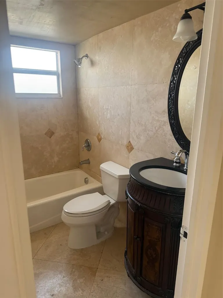 2555 NE 11th Street Fort Lauderdale FL 33304