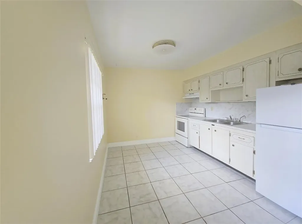 3980 NW 30th Terrace Lauderdale Lakes FL 33309