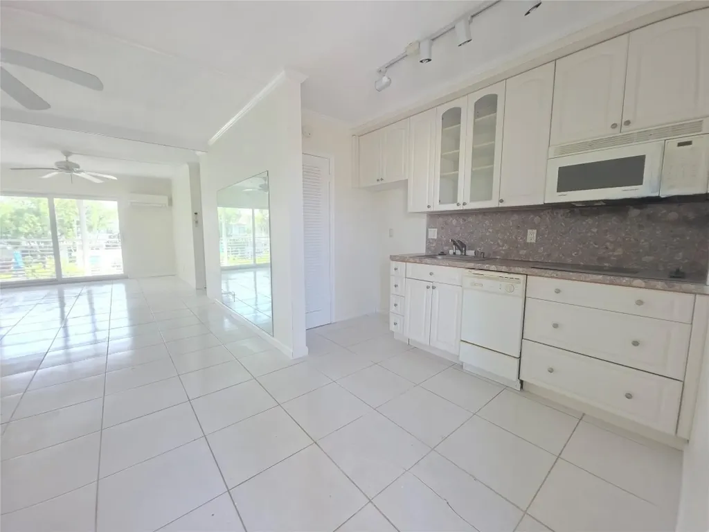 2131 NE 42nd Court Lighthouse Point FL 33064
