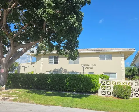 2131 NE 42nd Court Lighthouse Point FL 33064