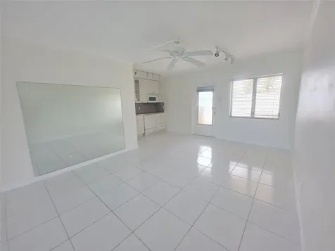2131 NE 42nd Court Lighthouse Point FL 33064