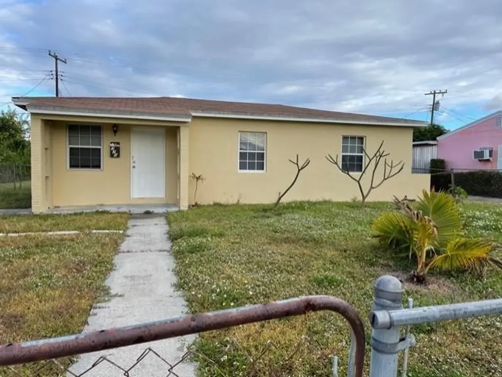 370 W 15th Street Riviera Beach FL 33404