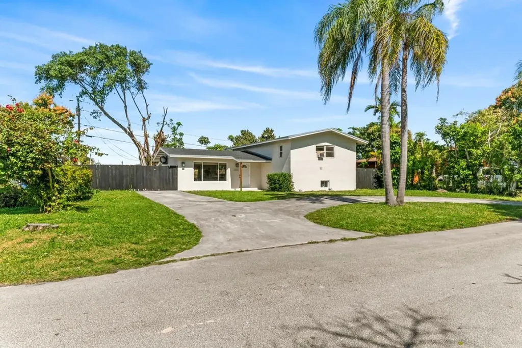 1215 NE 200th Street Miami FL 33179