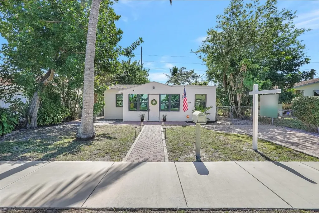 2334 Cleveland Street Hollywood FL 33020