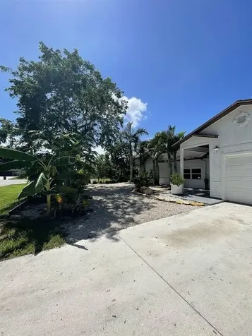 885 SW Andrew Road Port St Lucie FL 34953
