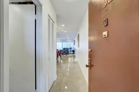4060 N Hills Drive Hollywood FL 33021