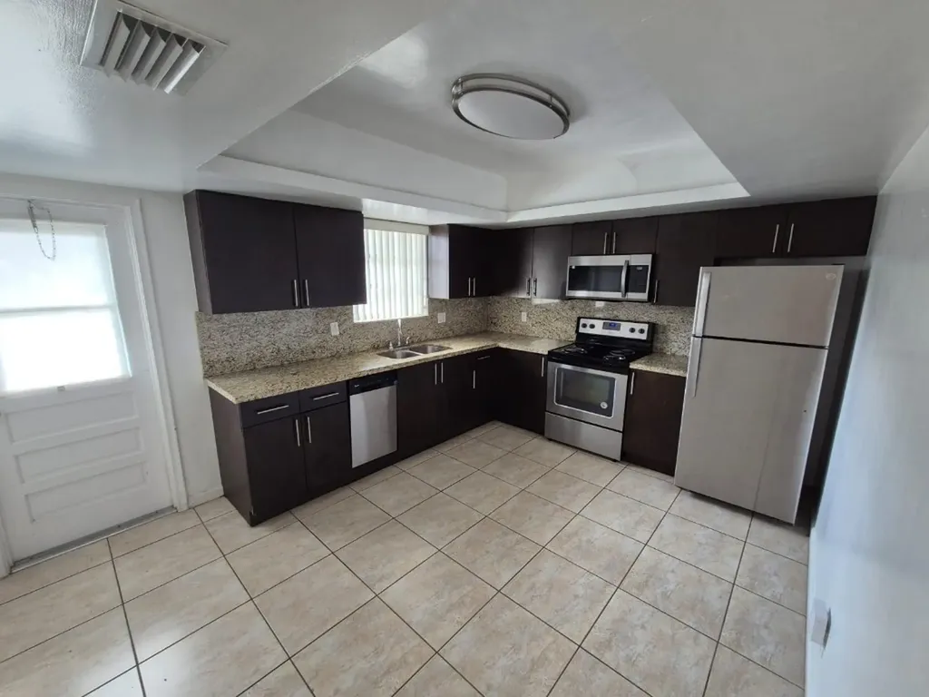 3833 N Circle Drive Hollywood FL 33021