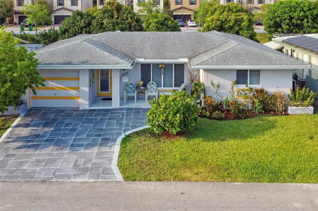 4945 NW 55th Court Tamarac FL 33319