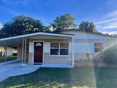 2203 Avenue Q Fort Pierce FL 34950
